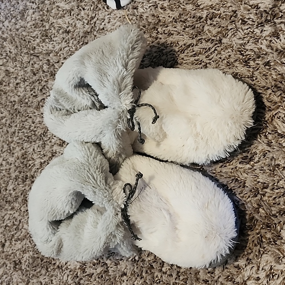 Cuddle duds soft cream slippers